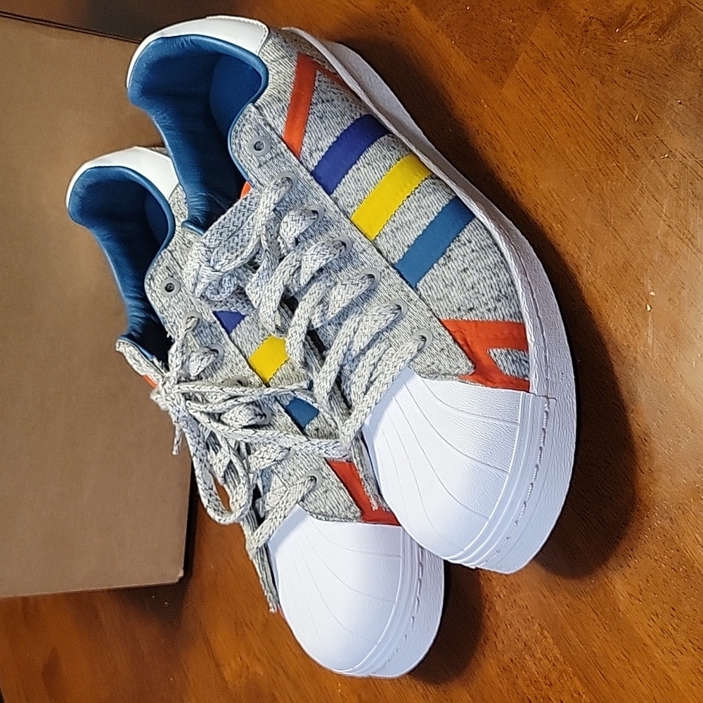 Adidas Superstar Shell Toe Size 11 - image 2